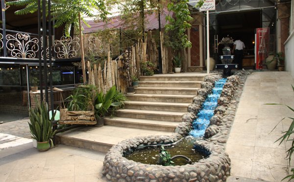 سفره سرای سنتی سرچشمه